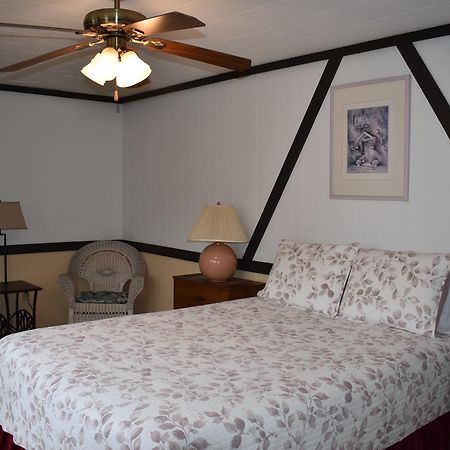 The Stone House Motel & Motor Lodge Ticonderoga Екстериор снимка