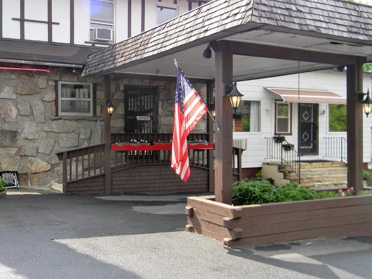 The Stone House Motel & Motor Lodge Ticonderoga Екстериор снимка