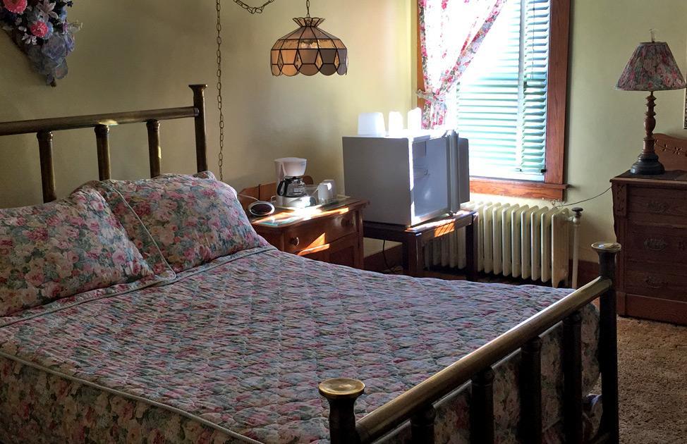 The Stone House Motel & Motor Lodge Ticonderoga Екстериор снимка